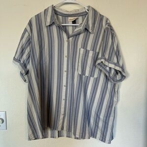 NWOT universal thread Short Sleeve Button-Down Shirt
XXL